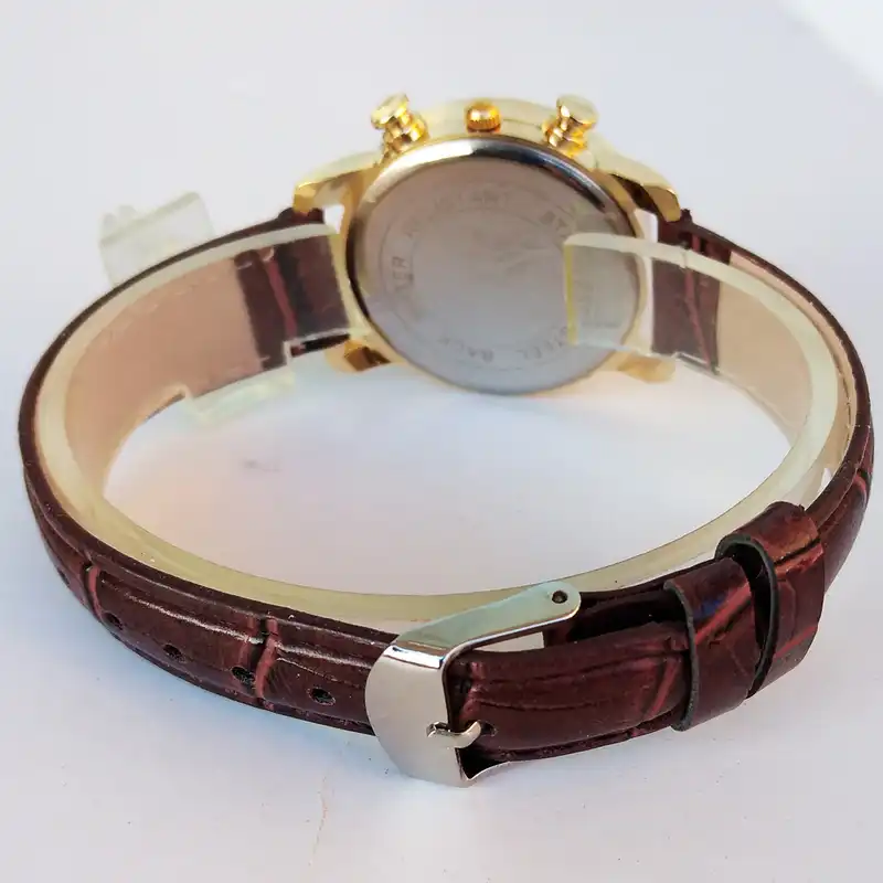 ساعت مچی عقربه ای زنانه مدل چرمی طرح سه موتور کد 10