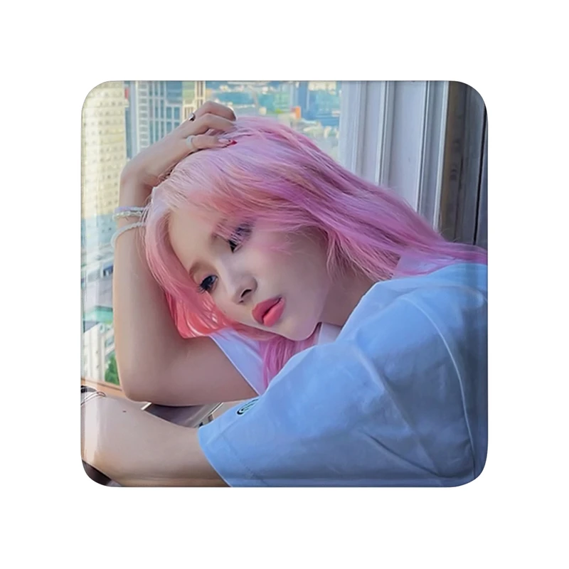 مگنت خندالو طرح سویون گروه جی آیدل GIdle  مدل مربعی کد 19565