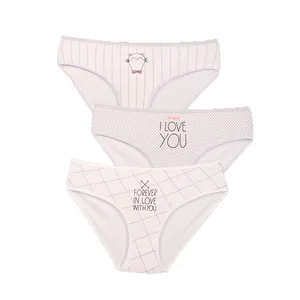 شورت زنانه دومینانت مدل گربه بسته سه عددی