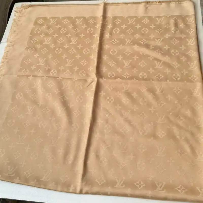 روسری زنانه مدل نخی قواره بزرگ رسمی اداری چهار فصل طرح لویی ویتون کد 2