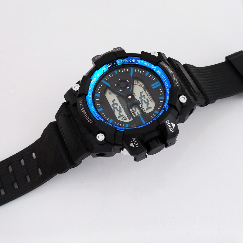 ساعت مچی دیجیتال پسرانه مدل ضدآب چراغدار کد 12