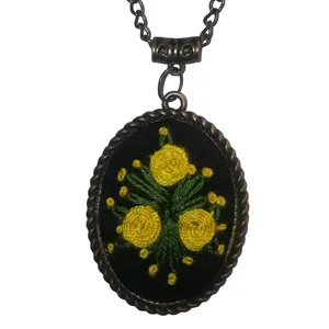 گردنبند زنانه مدل گل دوزی k8020
