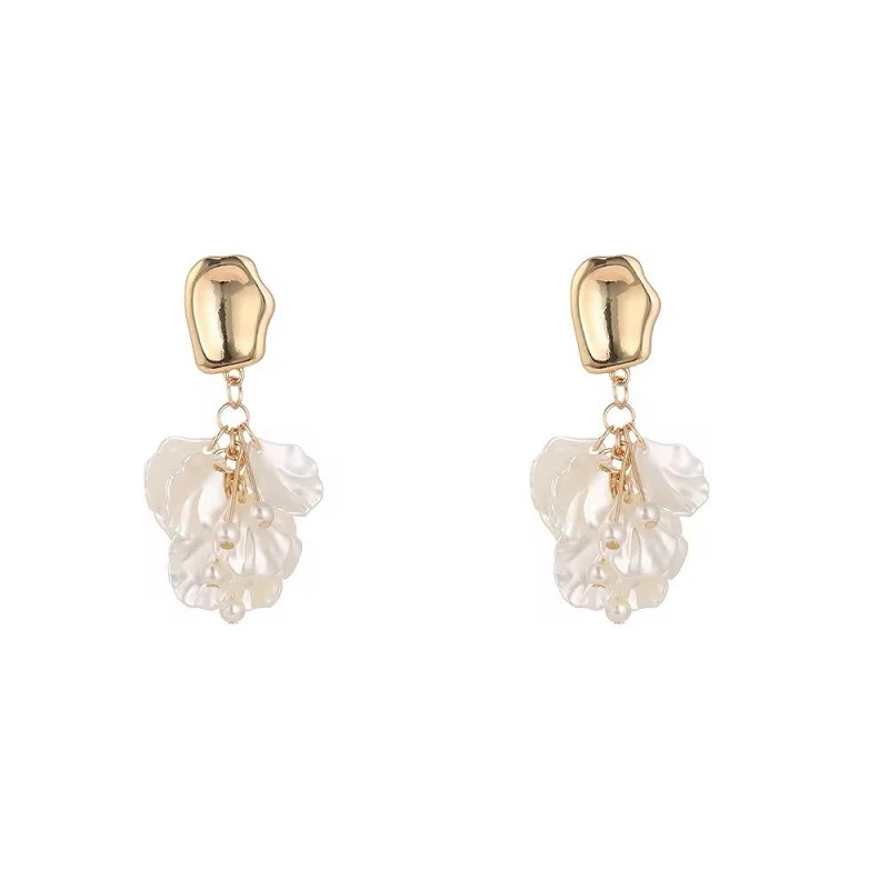 گوشواره زنانه مدل برگ صدفی