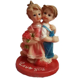 مجسمه مدل دختر و پسر گل به دست کد B