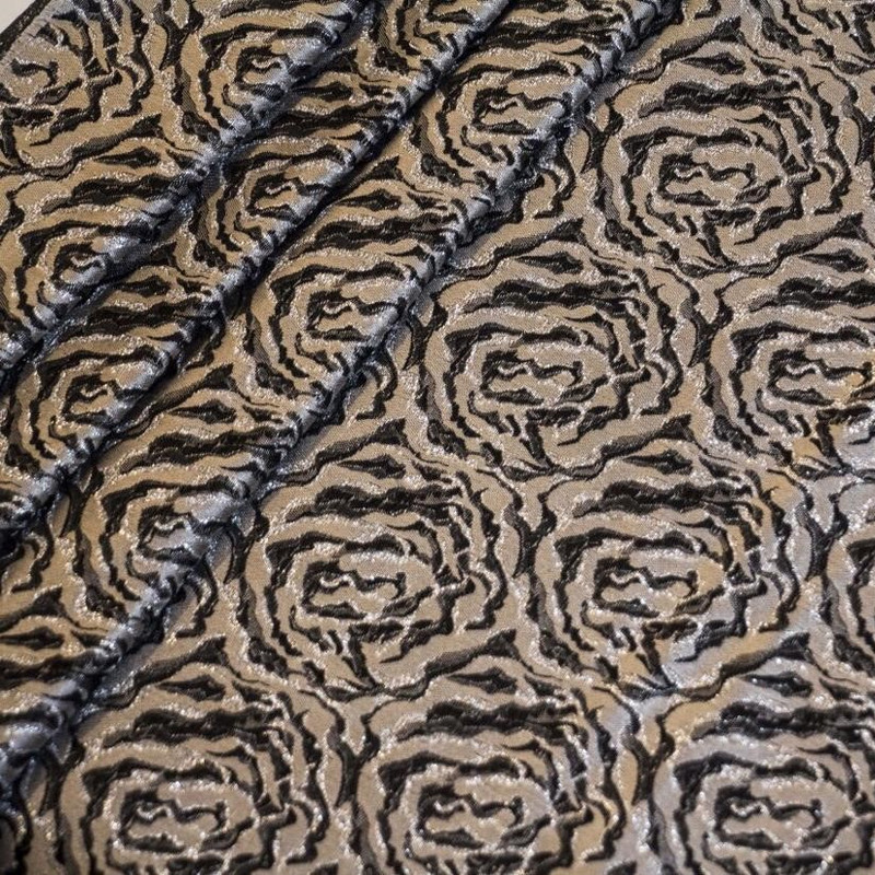 پارچه مانتو طرح گل رز کد J007