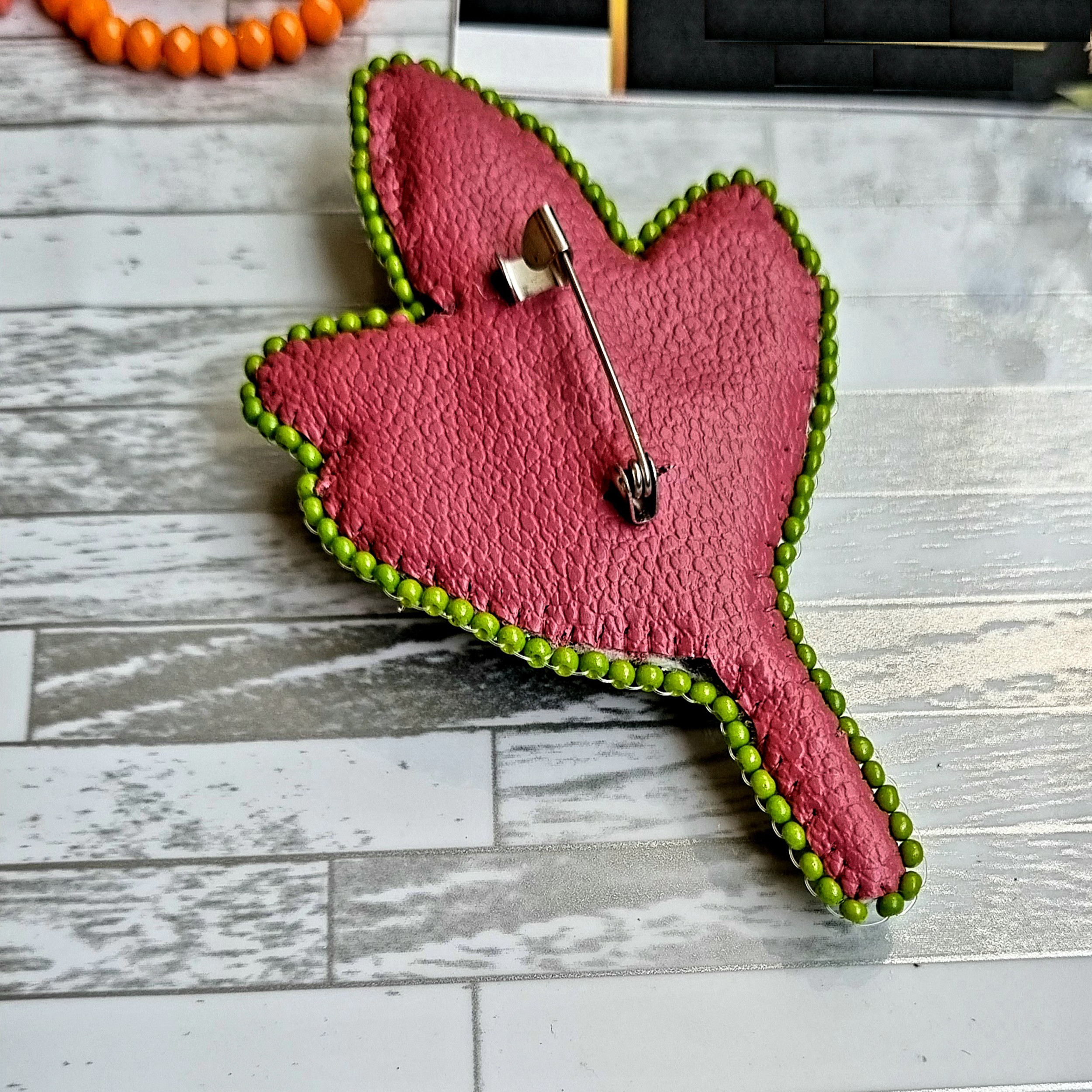 سنجاق سینه زنانه مدل برگ زیتون جواهردوزی کد GL752 سنجاق سینه زنانه مدل برگ زیتون جواهردوزی کد GL752