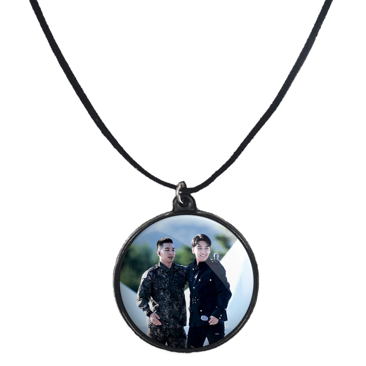 گردنبند پرمانه طرح گروه موسیقی بیگ بنگ BIG BANG کد pmb.15279 مدل دو طرفه