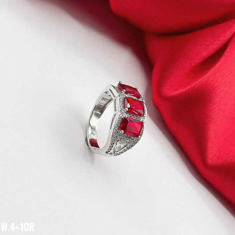 انگشتر نقره زنانه مدل یاشار کد 067 انگشتر نقره زنانه مدل یاشار کد 067