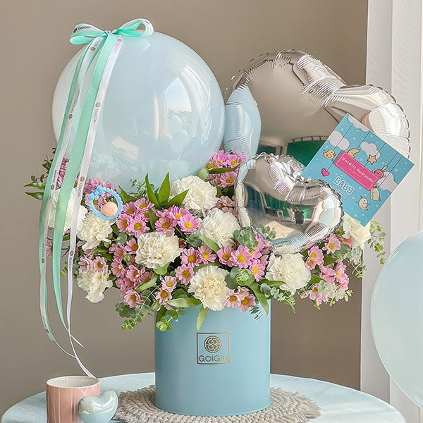 جعبه گل میخک، داودی طبیعی گل گیفت مدل باکس گل بی بی پسر کد 1187