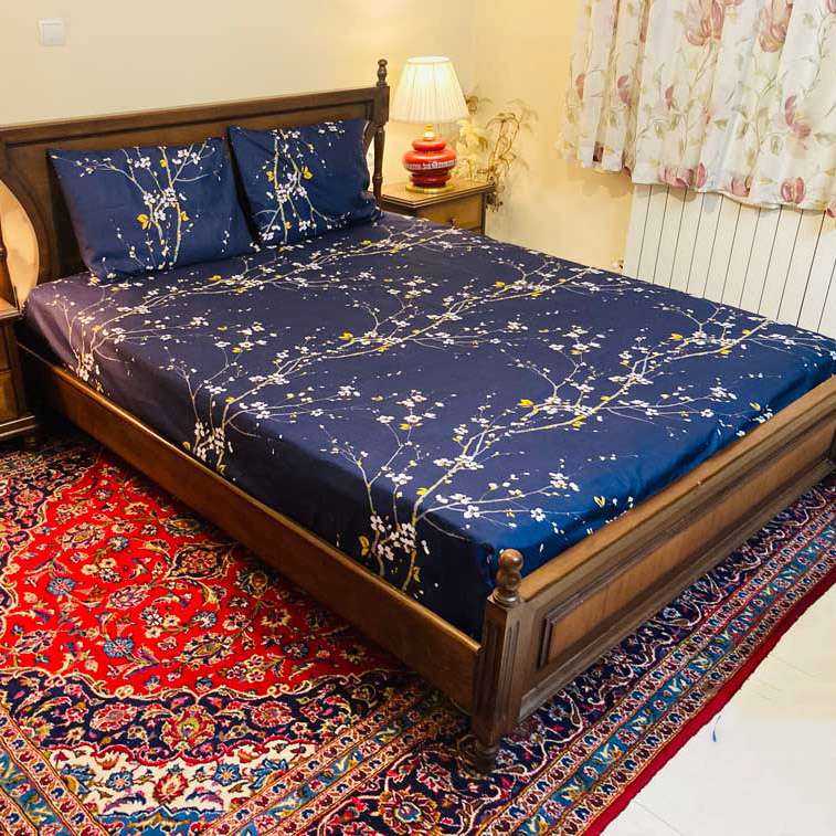 سرویس ملحفه مدل کشدار طرح زنبق تخت دونفره 3 تکه سرویس ملحفه مدل کشدار طرح زنبق تخت دونفره 3 تکه
