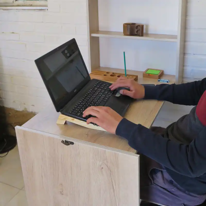 میز تحریر مدل تاشو دیواری