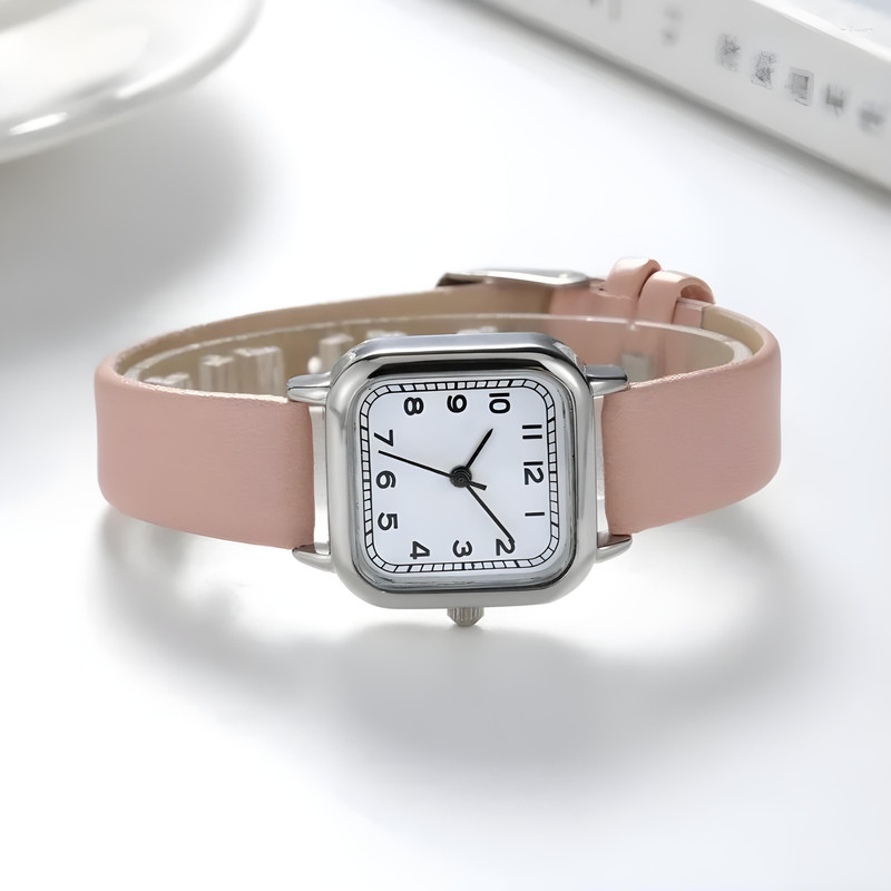 ساعت مچی عقربه ای زنانه مدل کلاسیک بند چرمی کد 2