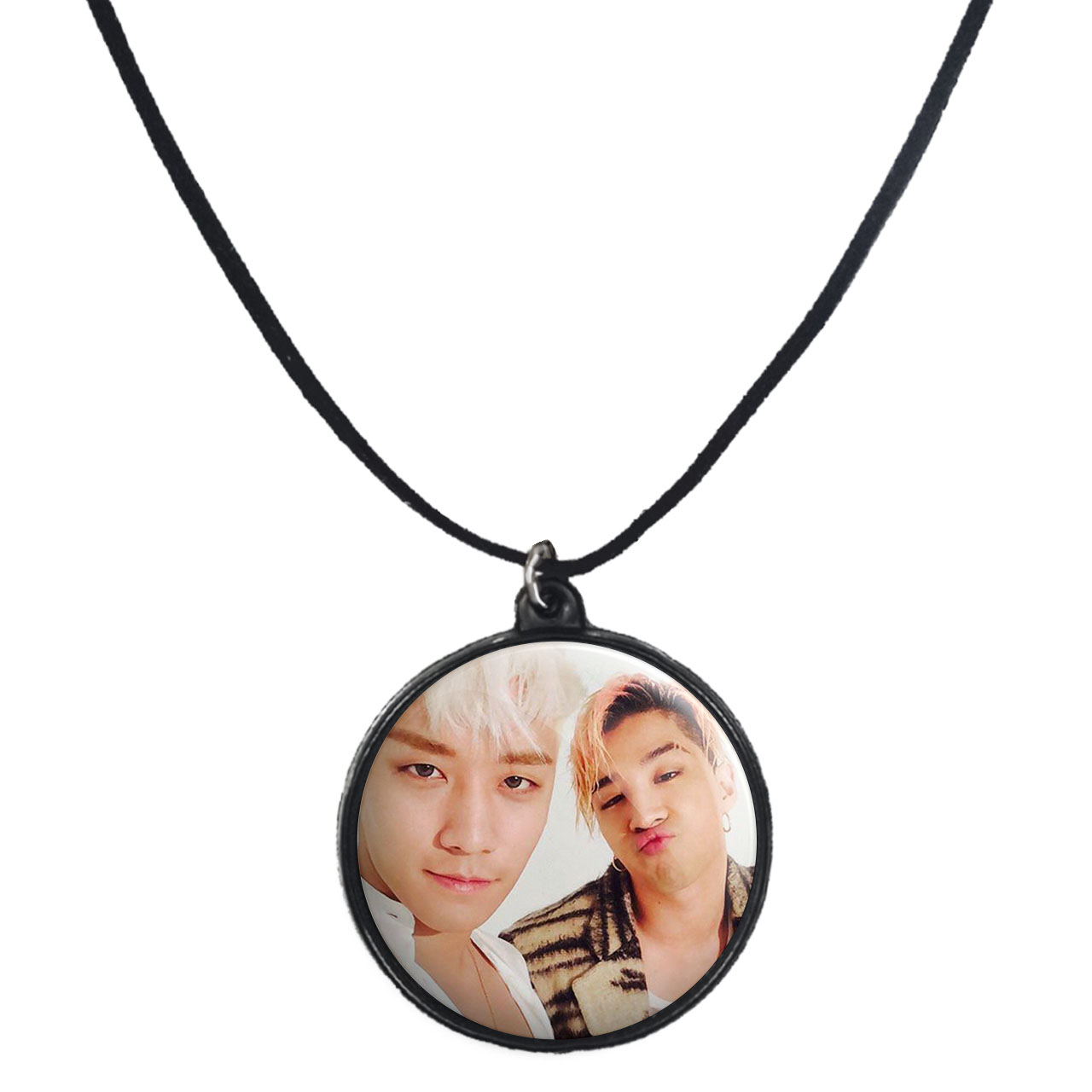 گردنبند پرمانه طرح گروه موسیقی بیگ بنگ BIG BANG کد pmb.15256 مدل دو طرفه