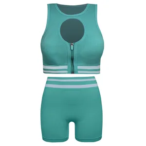 ست نیم تنه و شلوارک ورزشی زنانه ماییلدا مدل زیپ دار پشت چین دار کد 5243-8319