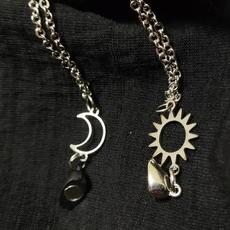 گردنبند مدل ماه و خورشید مگنتی Aura 267 بسته دو عددی