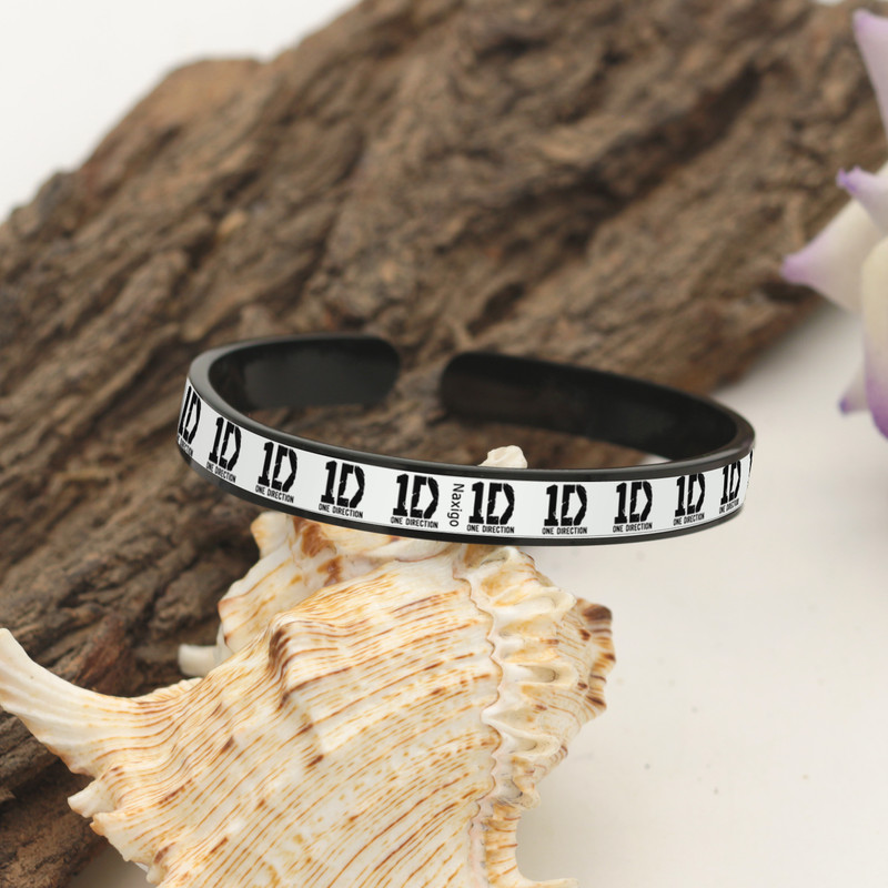 دستبند ناکسیگو طرح One Direction مدل BR5544 دستبند ناکسیگو طرح One Direction مدل BR5544