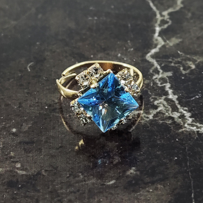 انگشتر دخترانه سلین کالا مدل توپاز کد 14 انگشتر دخترانه سلین کالا مدل توپاز کد 14