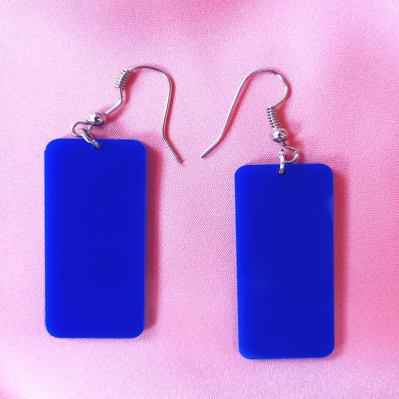 گوشواره دخترانه مدل کلاسیک مستطیلی