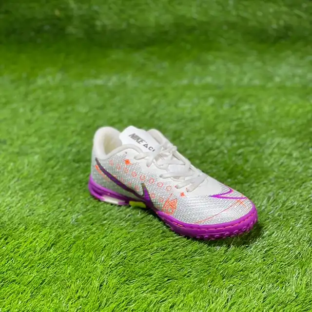 کفش فوتبال بچگانه مدل استوک ریز چمن مصنوعی N-001