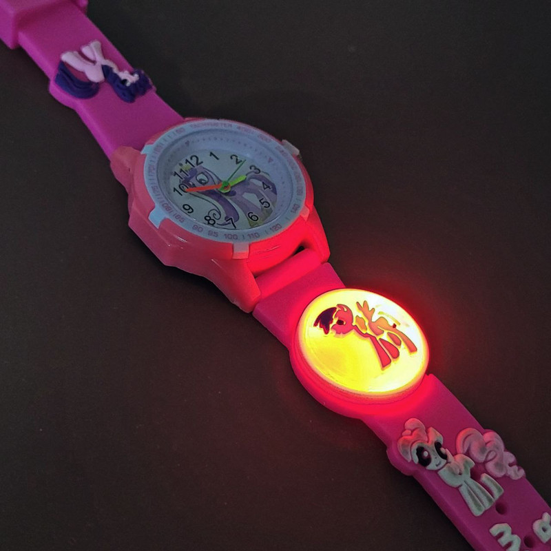 ساعت مچی عقربه ای بچگانه مدل چراغدار 07 ساعت مچی عقربه ای بچگانه مدل چراغدار 07