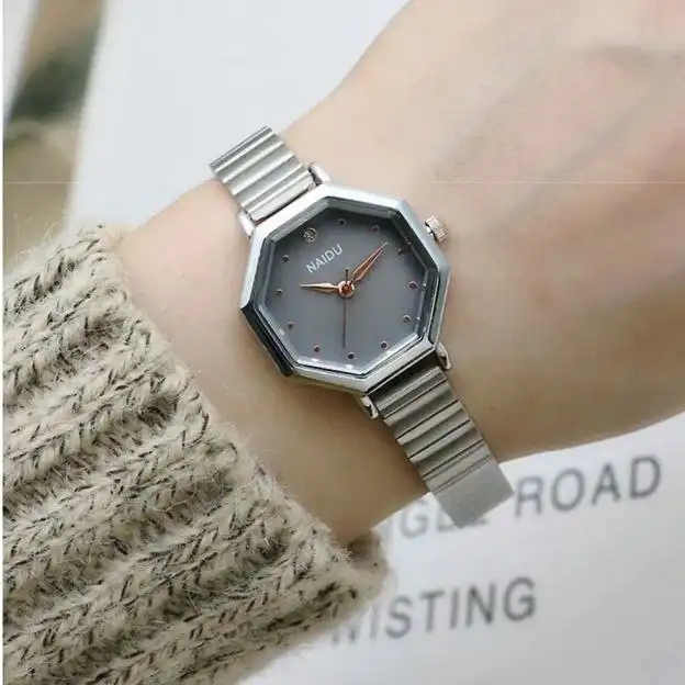 ساعت مچی عقربه ای زنانه مدل شش ضلعی 02