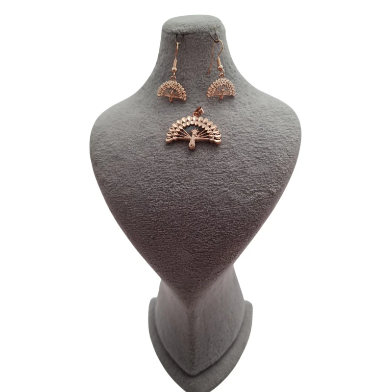 نیم ست زنانه مدل طلاروس دم باز طاووس 