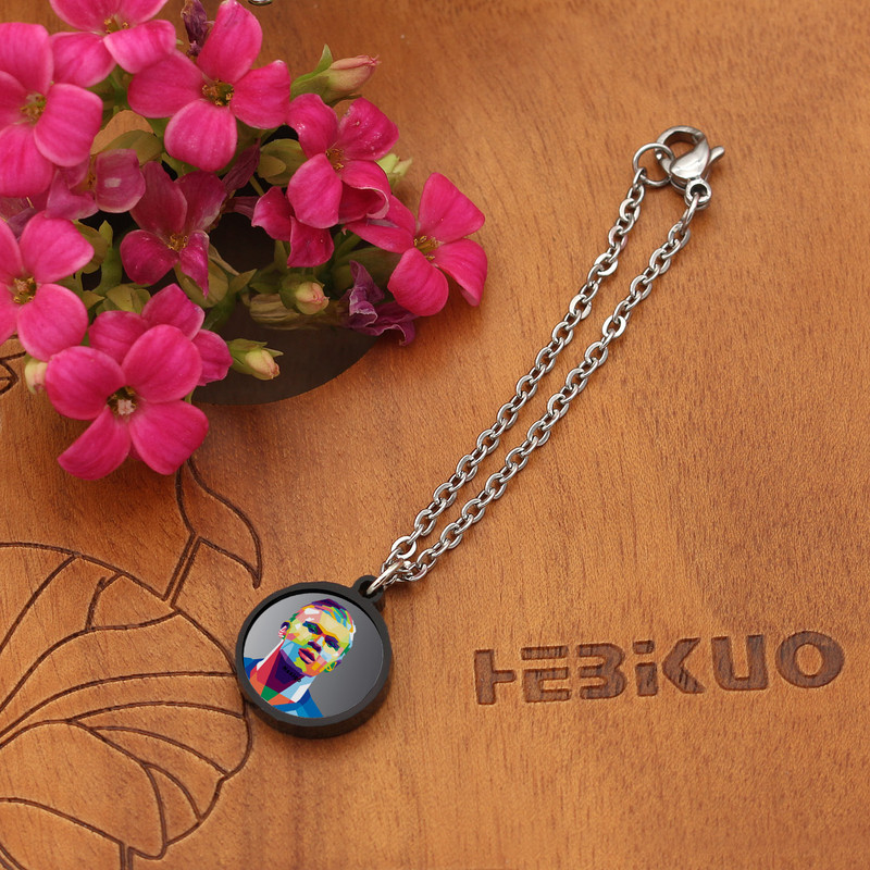 آویز ساعت زنانه ناکسیگو مدل شب تاب طرح ارلینگ هالند کد AW7210 آویز ساعت زنانه ناکسیگو مدل شب تاب طرح ارلینگ هالند کد AW7210