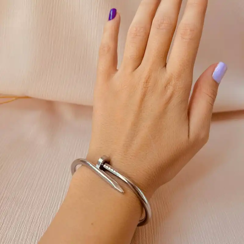 دستبند زنانه مدل میخی