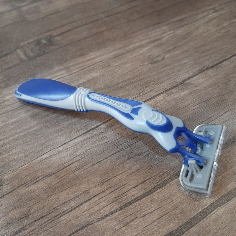 خود تراش کایلی مدل 6 blades بسته 2 عددی