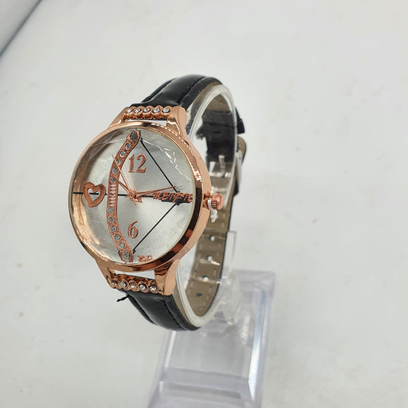 ساعت مچی عقربه ای دخترانه مدل M17