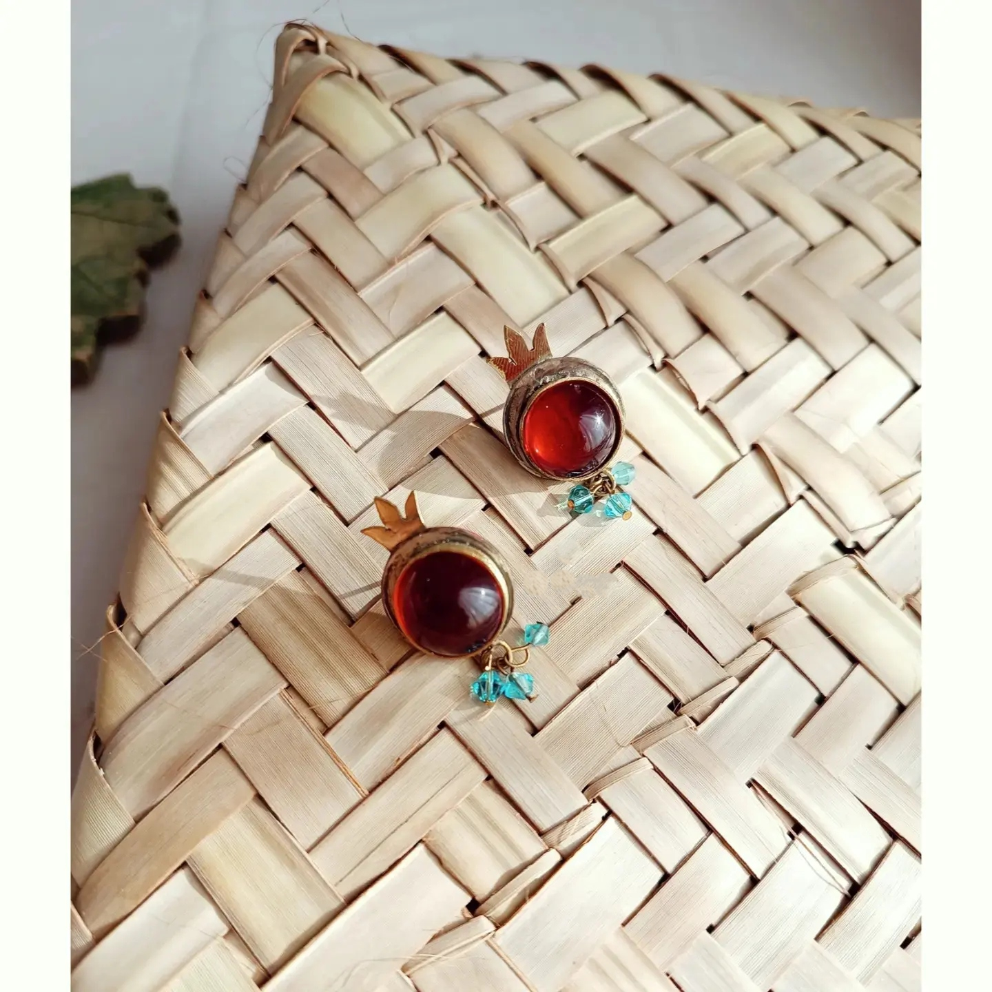 گوشواره دست دوز زنانه مدل انار و یلدا کد 44