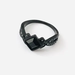 انگشتر زنانه تاش مدل AT219