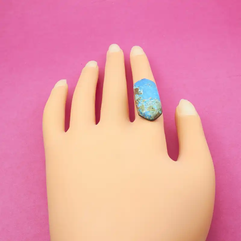 سنگ فیروزه مدل رگه پیریت دار کد AC3