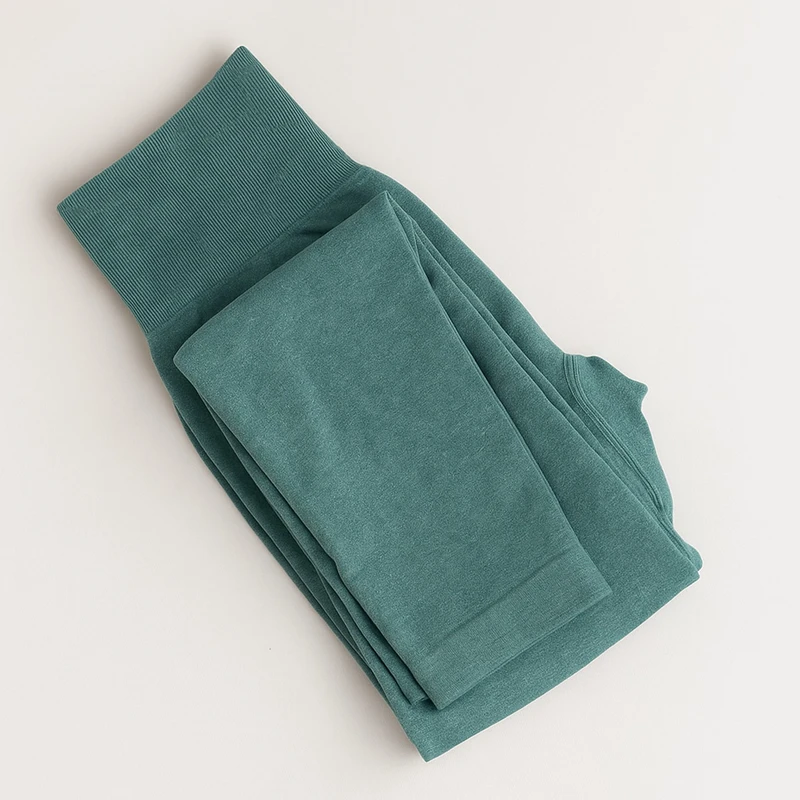 عکس شماره 7 : ست نیم-تنه و شلوار ورزشی زنانه مدل نایرا