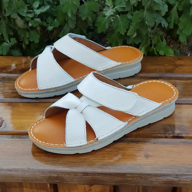 دمپایی زنانه مدل چرم طبیعی کد 06 رنگ سفید