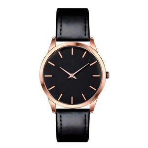 ساعت مچی عقربه‌ای کوارتز مردانه مدل کلاسیک بند چرم کد ۵