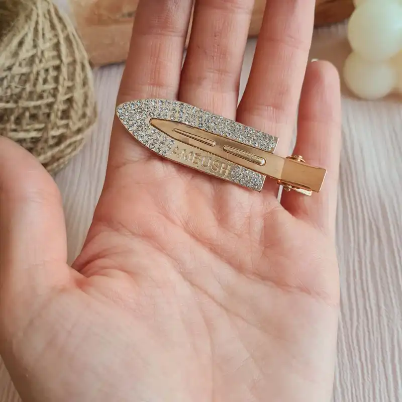 گیره مو زنانه مدل AMBUSH نگینی