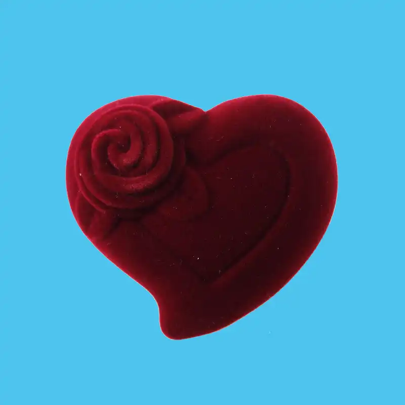 جعبه انگشتر مدل قلب کد NG9201