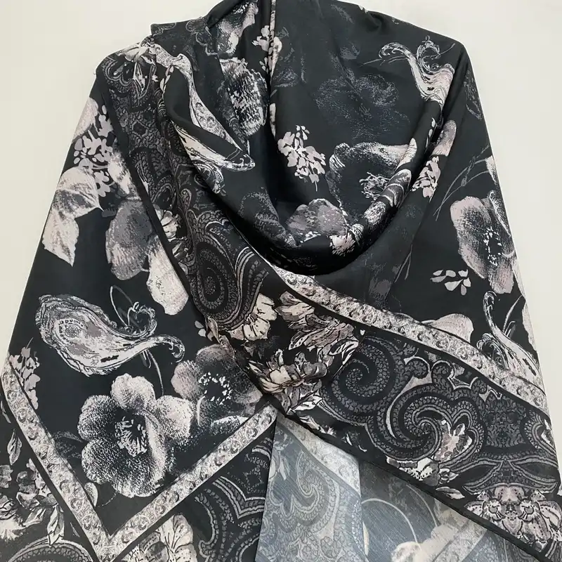 روسری زنانه مدل نخی چهارفصل منگوله دار کد 254