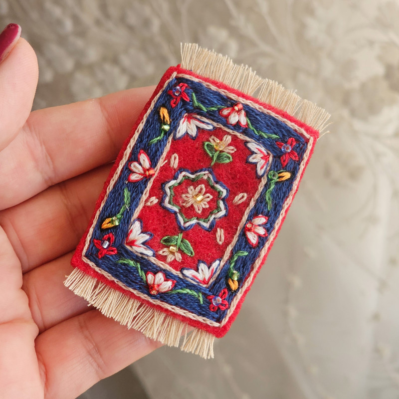 سنجاق سینه دست ساز زنانه مدل نقشِ کهن