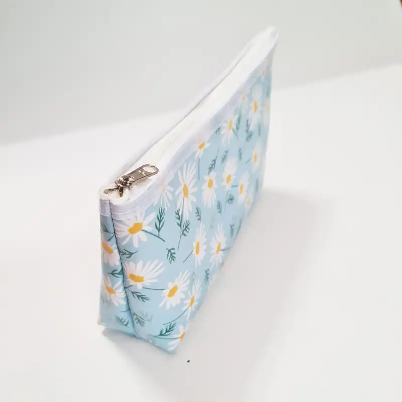 کیف لوازم آرایش زنانه طرح گل بابونه مدل MCA270219