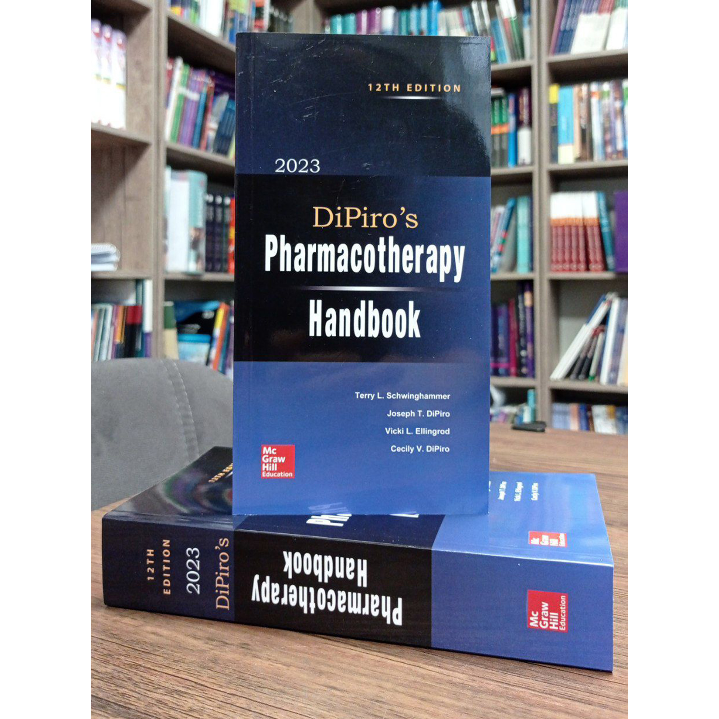 قیمت و خرید کتاب DiPiro’s Pharmacotherapy Handbook 12th Edition 2023 ...