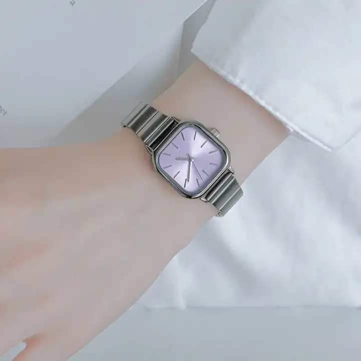 ساعت مچی عقربه ای زنانه مدل کلاسیک بند ریلی فلزی کد 7