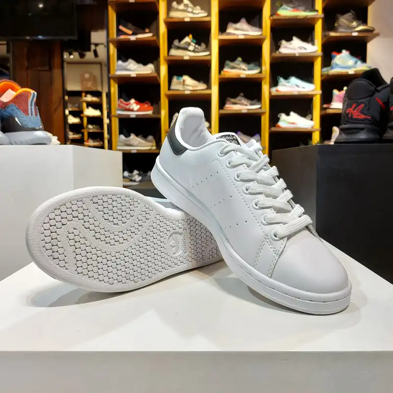 کفش پیاده روی مدل STAN SMITH WHBK-104037005