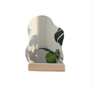 آینه رومیزی مدل میگل دفرمه