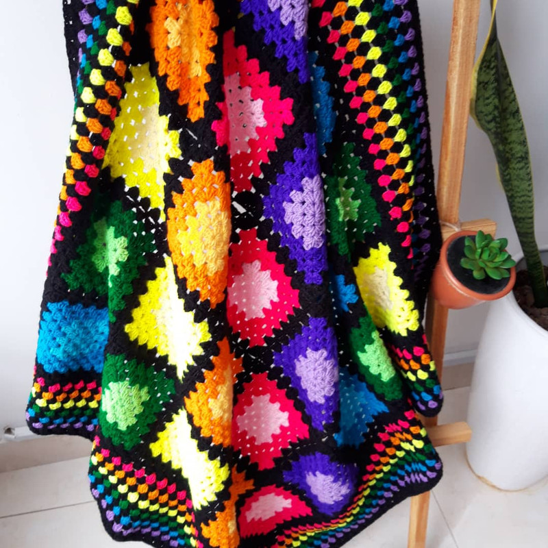 شال مبل مدل هفت رنگ سایز 90x90 سانتیمتر