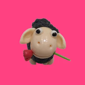 مجسمه مدل گوسفند خمیری عاشق