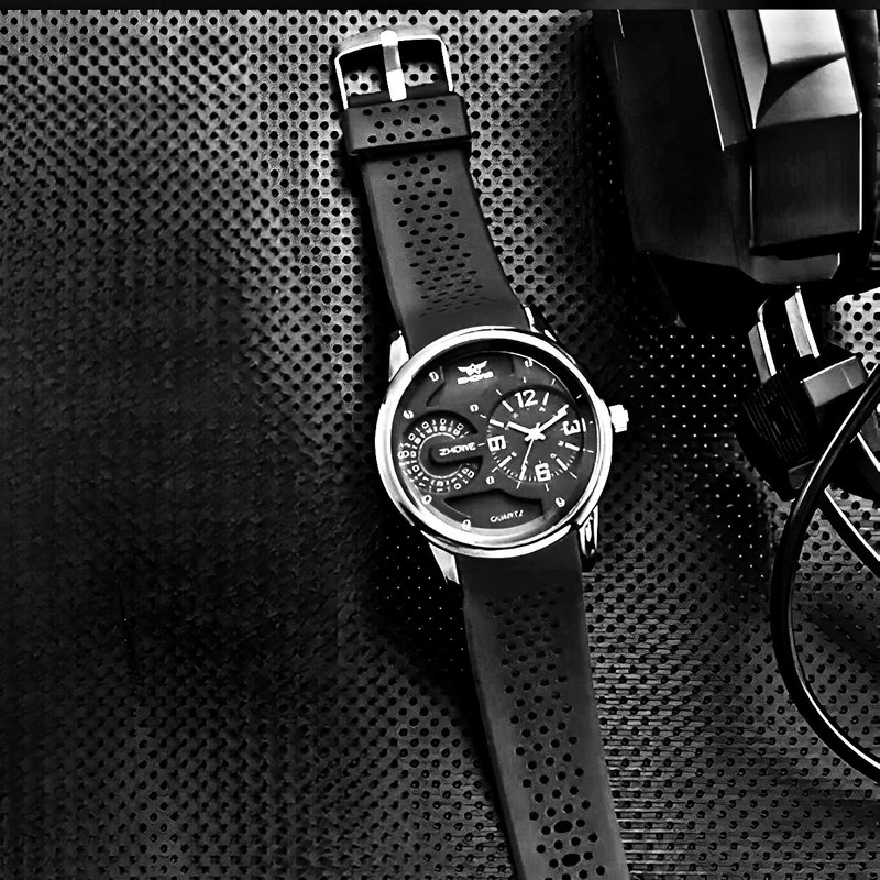 ساعت مچی عقربه‌ای مردانه مدل تک موتور چرمی 01