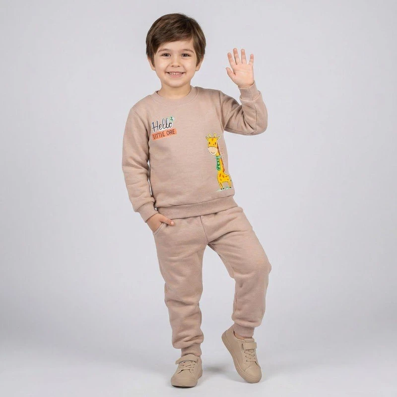 ست سویشرت آستین بلند و شلوار راحتی پسرانه مدل دورس طرح زرافه کد 299948