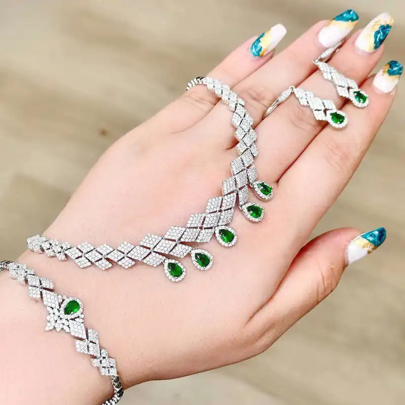 نیم ست نقره زنانه مدل اشک نگین زمرد کد BF 17